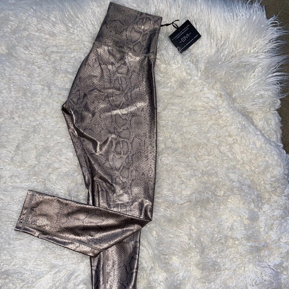 DYI shine snake print legging size L
